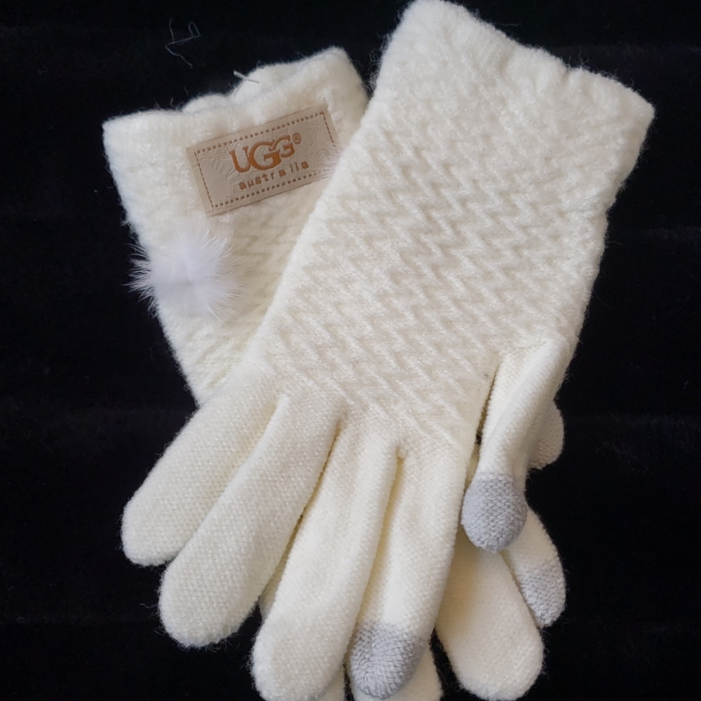 UGG HAT AND INFINITY SCARF, GLOVES SET NEW - Picture 6 of 7